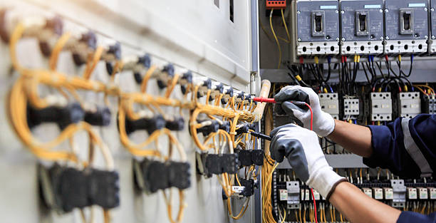 Professional Electrician technician working in Mill City, OR